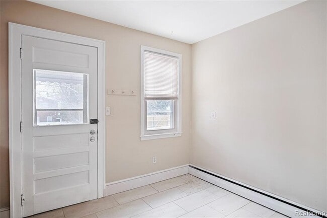 115 W 13 Mile Rd in Royal Oak, MI - Foto de edificio - Building Photo