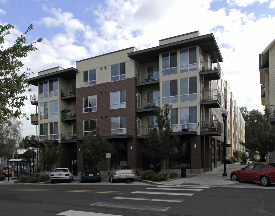 North Main Village in Milwaukie, OR - Foto de edificio