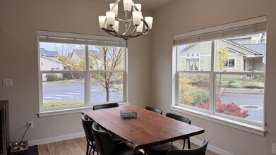 301 Wintersage in Talent, OR - Building Photo - Building Photo