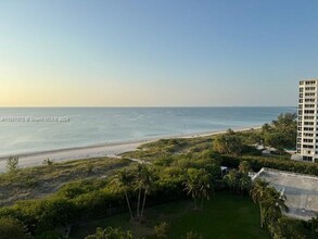 177 Ocean Lane Dr in Key Biscayne, FL - Foto de edificio - Building Photo