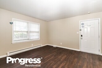 135 Short Hills Dr in Charlotte, NC - Foto de edificio - Building Photo