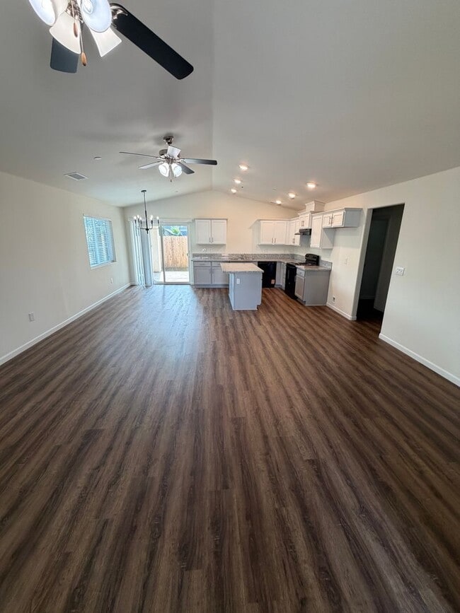 2434 W Park Dr in Madera, CA - Building Photo - Building Photo