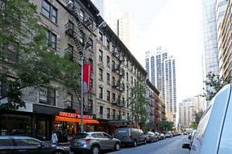 413-415 E 70th St in New York, NY - Foto de edificio - Building Photo