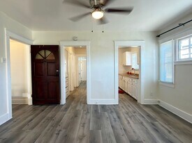 519 E 17th St in Long Beach, CA - Building Photo