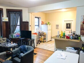 1066 Commonwealth Ave, Unit 24 in Boston, MA - Building Photo - Building Photo