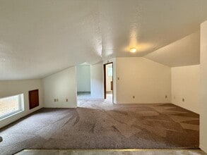 8290 Rogue River Hwy in Grants Pass, OR - Building Photo - Building Photo