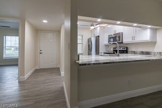 2562 Kings Lake Blvd in Naples, FL - Building Photo - Building Photo