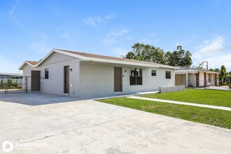 3227 NW 179th St in Miami Gardens, FL - Building Photo - Building Photo