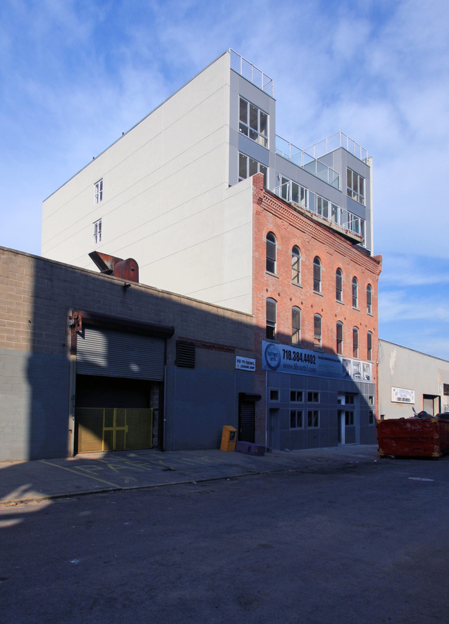 Factory Lofts in Brooklyn, NY - Foto de edificio - Building Photo