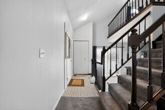 1336 Queensgreen Cir in Naperville, IL - Building Photo - Building Photo