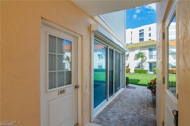 property at 3070 Gulf Shore Blvd N