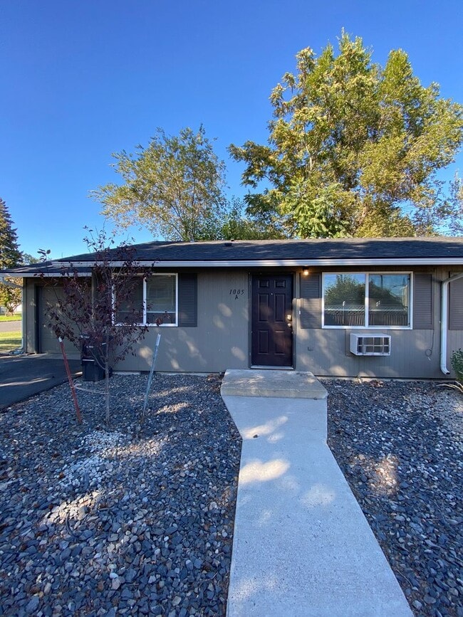 1-1005-1002 S 11th Ave