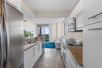 2641 N Flamingo Rd in Plantation, FL - Building Photo - Building Photo