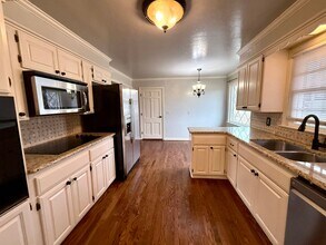 2600 Carlton Way in The Village, OK - Building Photo - Building Photo