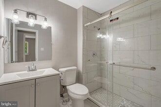 10676 Myrtle Oak Ct in Burke, VA - Building Photo - Building Photo