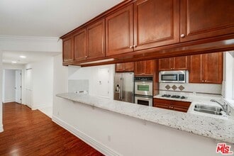 2306 Fox Hills Dr in Los Angeles, CA - Building Photo - Building Photo