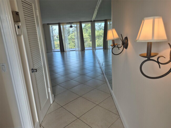 2650 S Course Dr in Pompano Beach, FL - Building Photo - Building Photo