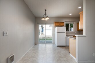 35021 Burt Rd in Saint Helens, OR - Building Photo - Building Photo