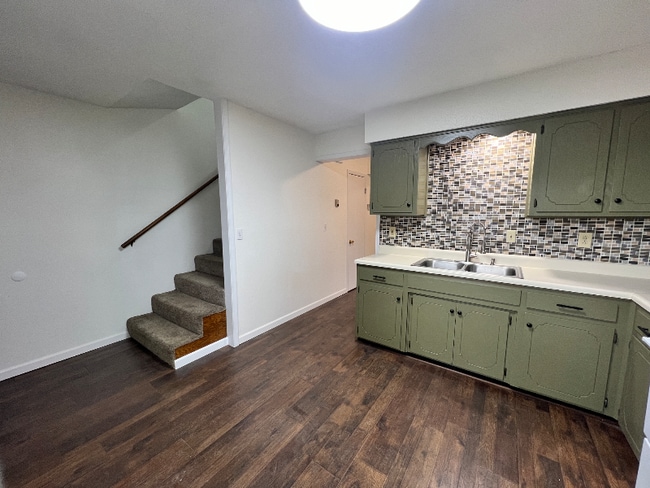 103 Warren St in Richland, MO - Foto de edificio - Building Photo