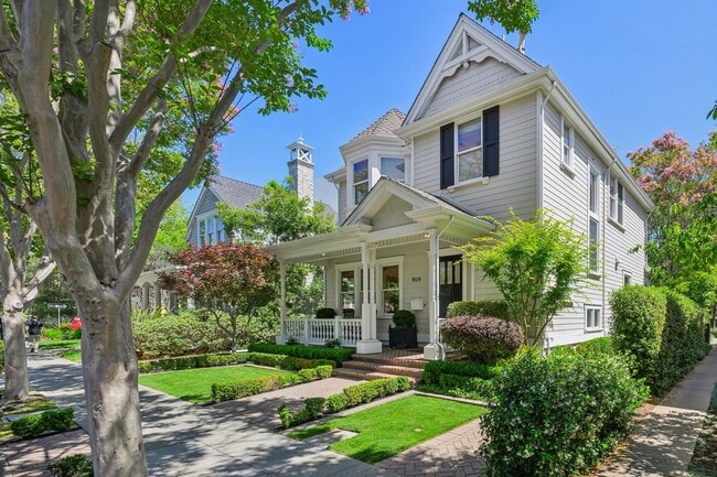 property at 909 Ramona St