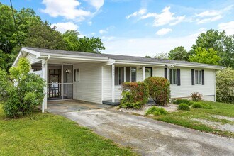 1225 Ferd Hickey Rd in Knoxville, TN - Foto de edificio - Building Photo