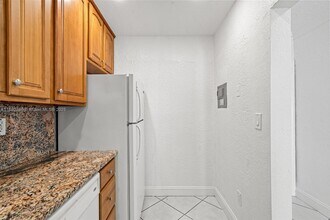 8650 SW 67th Ave in Pinecrest, FL - Foto de edificio - Building Photo