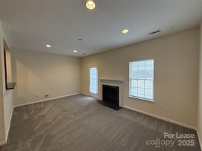 9203 Lenox Pointe Dr in Charlotte, NC - Building Photo - Building Photo