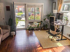 218 E Taylor Run Pkwy in Alexandria, VA - Foto de edificio - Building Photo
