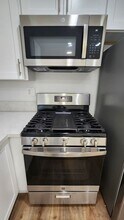 988 El Camino Dr in Costa Mesa, CA - Building Photo - Building Photo