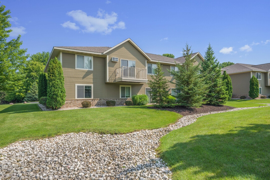 De Pere Crossing in De Pere, WI - Building Photo