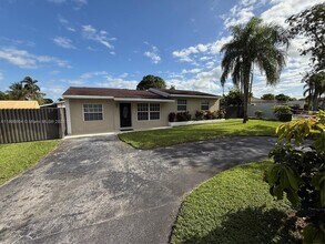 1498 SW 47th Terrace in Fort Lauderdale, FL - Building Photo - Building Photo