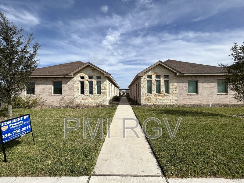 2100 Jackson St in Weslaco, TX - Building Photo
