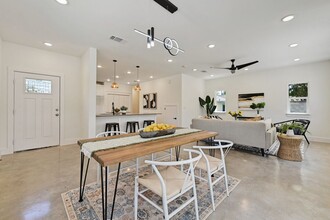 7306 Carver Ave in Austin, TX - Building Photo - Building Photo