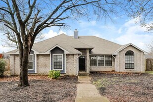 2221 Collier Ct in Lancaster, TX - Building Photo