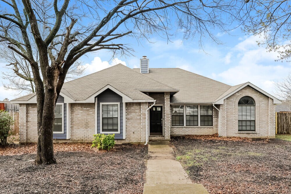 2221 Collier Ct in Lancaster, TX - Building Photo