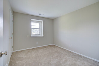 Apple Glen Apartments in New Berlin, WI - Building Photo - Building Photo