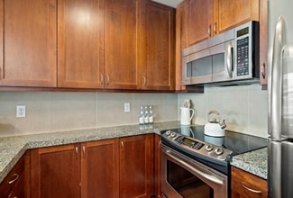 16141 Cleveland St in Redmond, WA - Building Photo - Building Photo