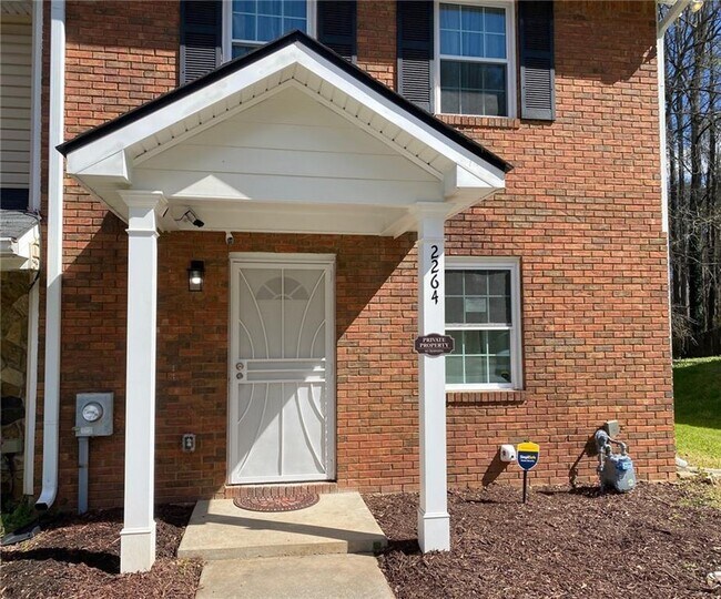 2264 Salt Springs Pl in Austell, GA - Building Photo - Building Photo