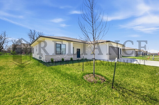 725 Elmwood St in Park City, KS - Building Photo - Building Photo