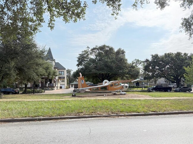 409 Heights Blvd in Houston, TX - Foto de edificio - Building Photo