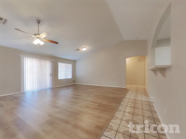 8605 West Campbell Ave in Phoenix, AZ - Foto de edificio - Building Photo