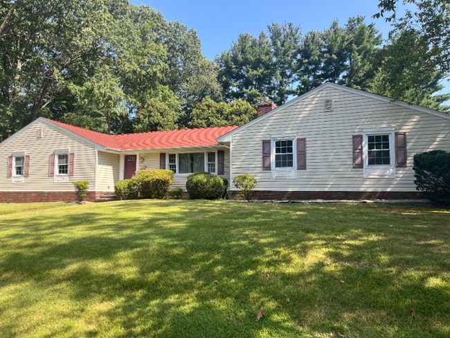 property at 7 Louise Dr