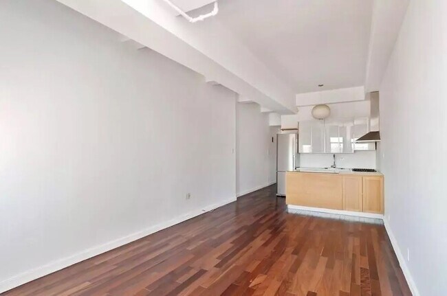 315 Seventh Avenue in New York, NY - Building Photo - Building Photo