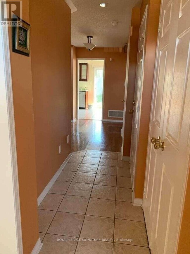 2419 Bankside Dr in Mississauga, ON - Building Photo - Building Photo