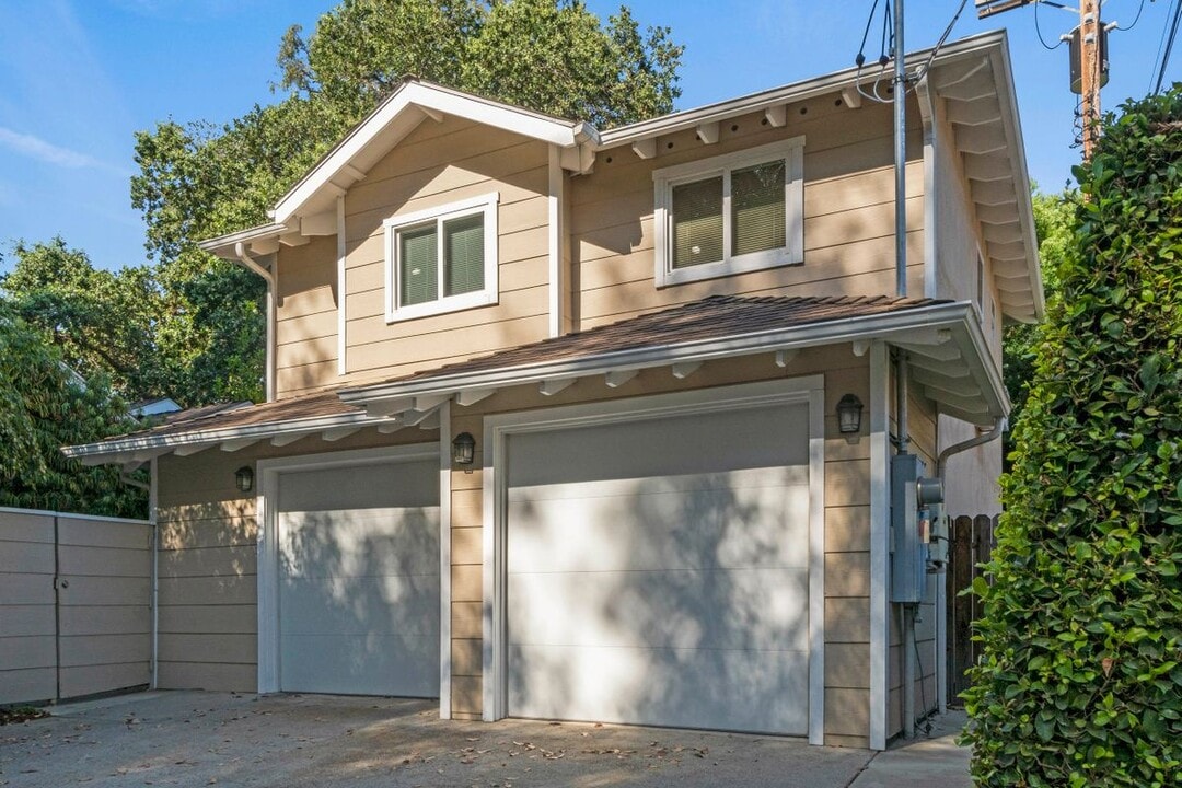 21303 Ibanez Ave in Los Angeles, CA - Building Photo