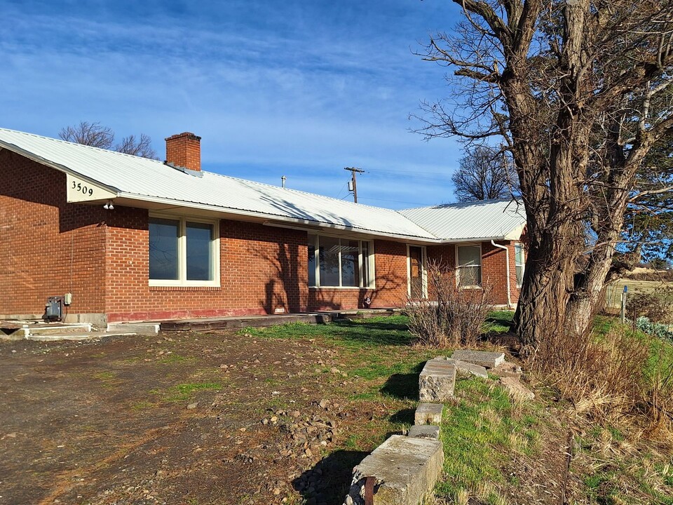 3509 Westgate in Pendleton, OR - Building Photo