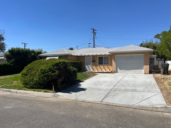 property at 1121 W Milling St