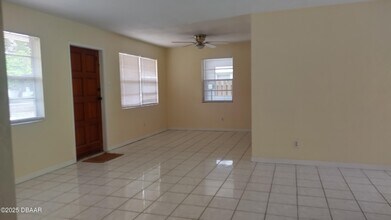525 Tarragona Way in Daytona Beach, FL - Building Photo - Building Photo