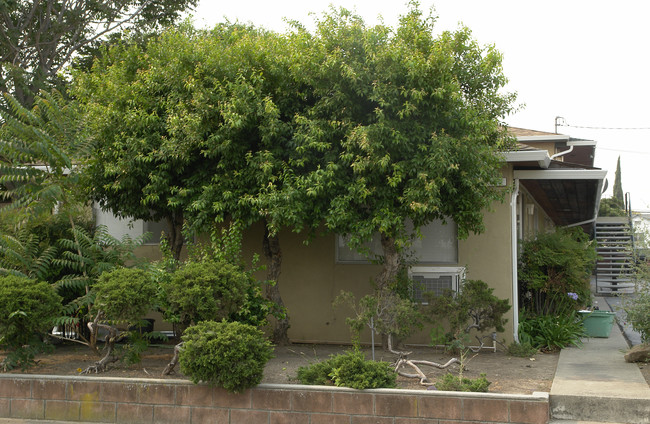 365 Lawton St in Antioch, CA - Foto de edificio - Building Photo