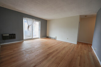 35 Westgate Rd, Unit 4 in Boston College, MA - Building Photo - Building Photo